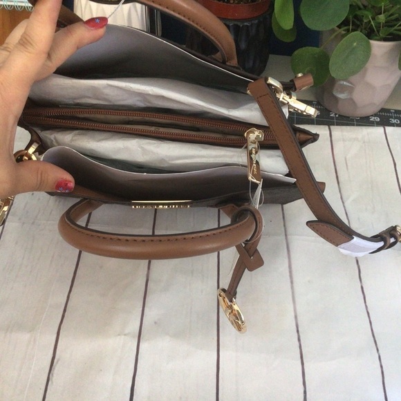 Authentic Michael Kors Leather Bag - Picture 7 of 11